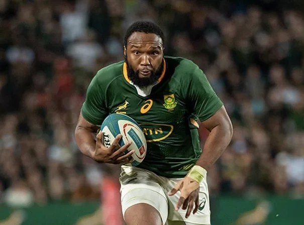 Lukhanyo Am carrying for the Springboks