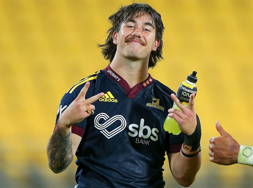 Connor Garden-Bachop in a Highlanders jersey
